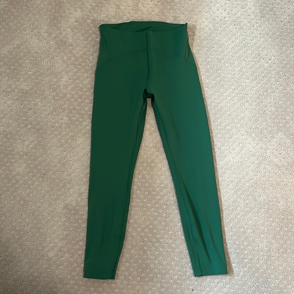 Lululemon Instill leggings. 25”. Size 8. Great condition!!!